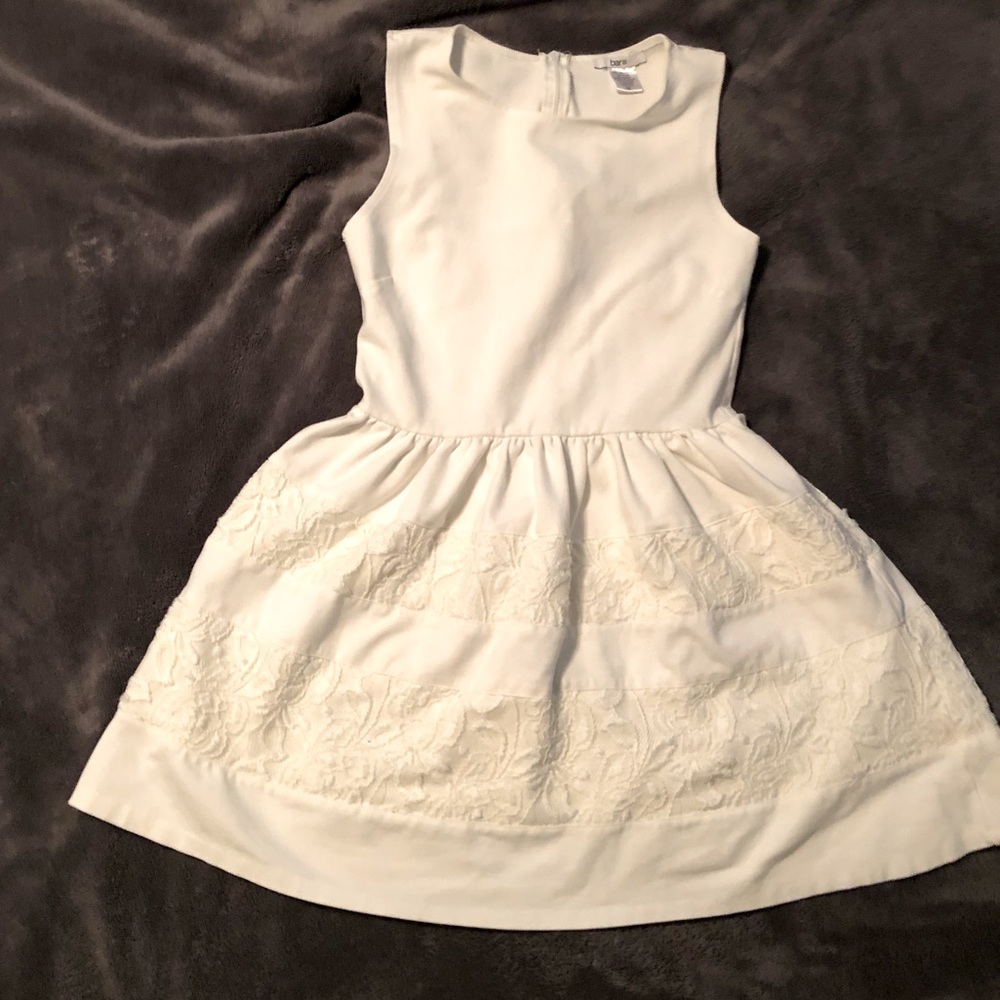 White Lace Sleeveless dress